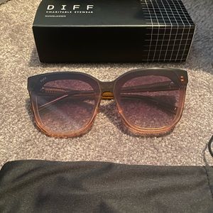 Diff Gia sunglasses. Taupe ombré/brown gradient